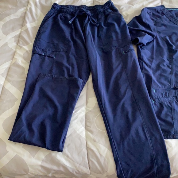 Scrubs - Picture 2 of 2